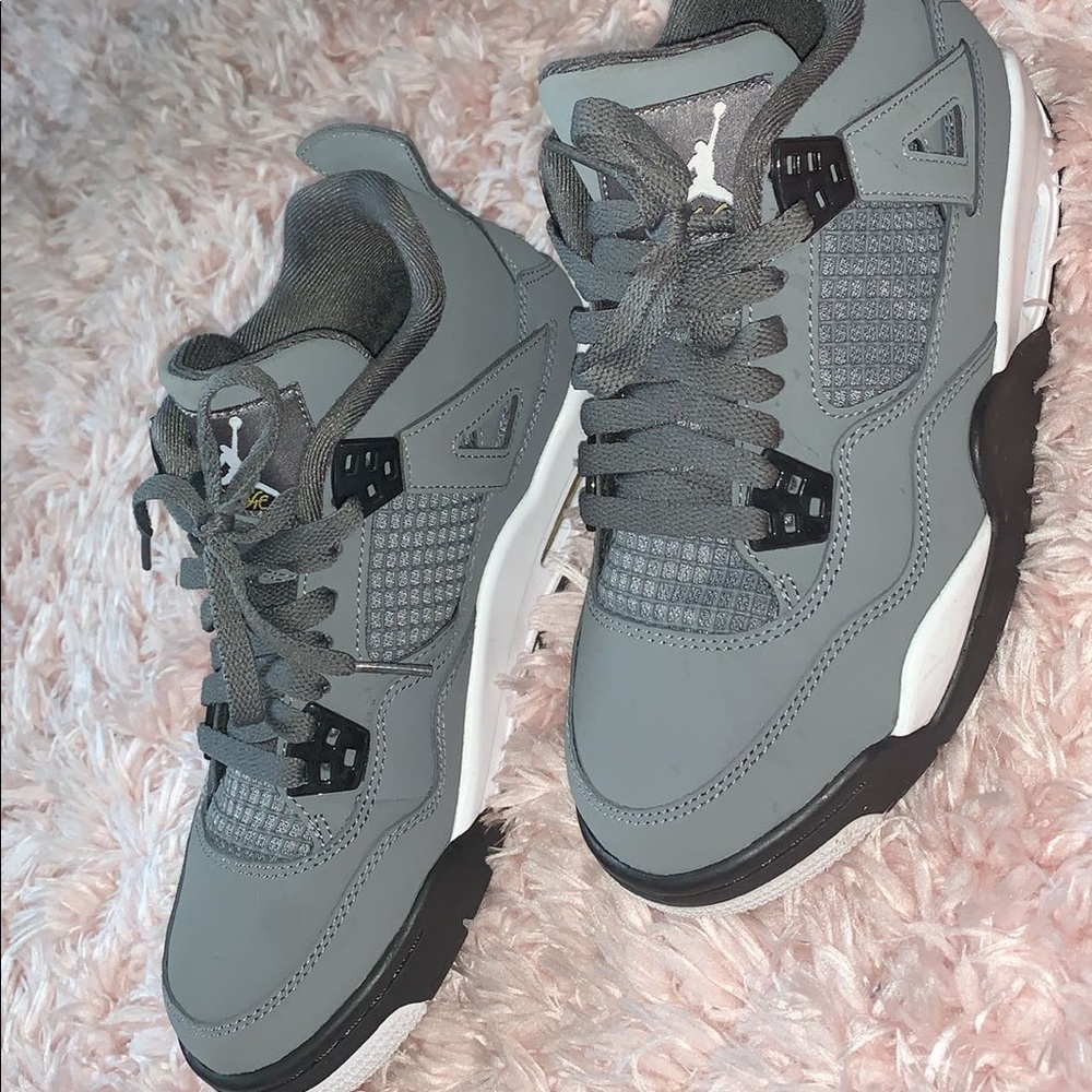 RETRO 4 COOL GREY JORDANS (GS) fits W 7.5 W/box